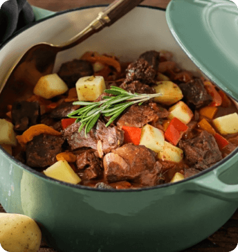 Gulasch mit Plant-Based Beef Chunks, Goulash with plant-based beef chunks, Goulache avec des morceaux de bœuf à base de plantule