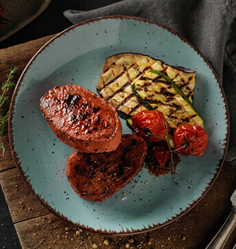 Medallions mit Grillgemüse, Medallions with grilled vegetables, Medallions avec légumes grillés