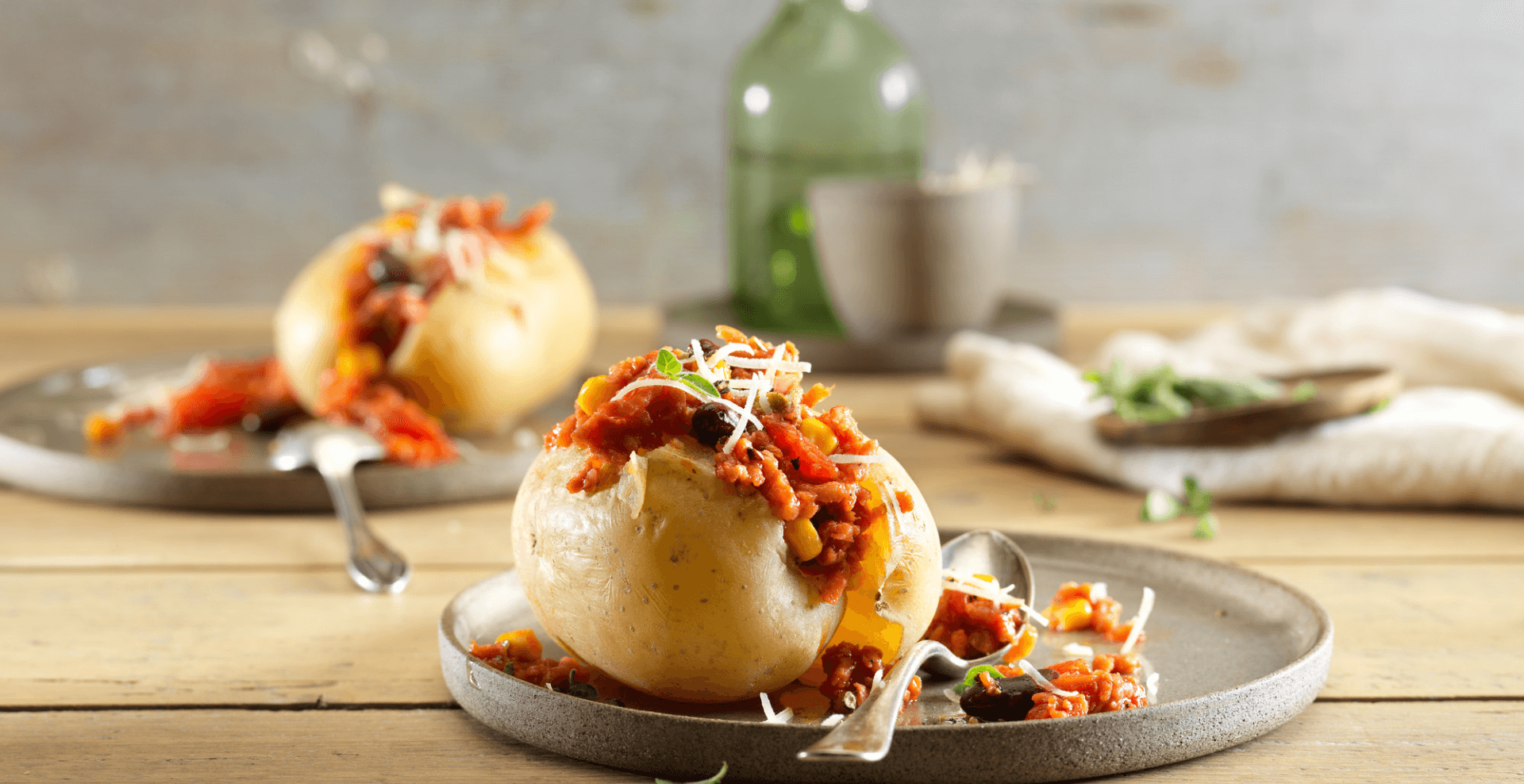 Chili sin carne in einer Kartoffel, Chili sin carne in a potato, Chili sin carne dans une pomme de terre